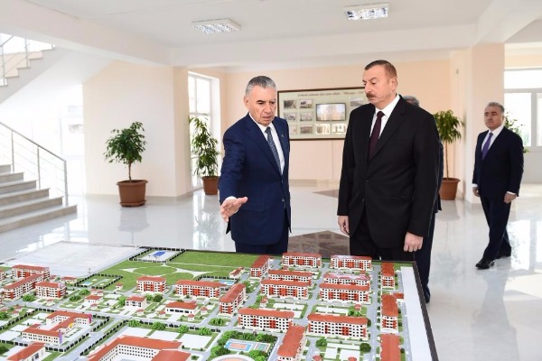 Prezident İlham Əliyev Tərtərdə 1170 məcburi köçkün ailəsi üçün salınan yeni yaşayış kompleksi ilə tanış olub